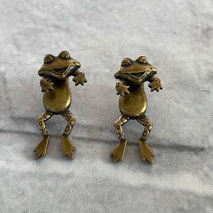JJ vintage 2 piece smiling brass frong earrings